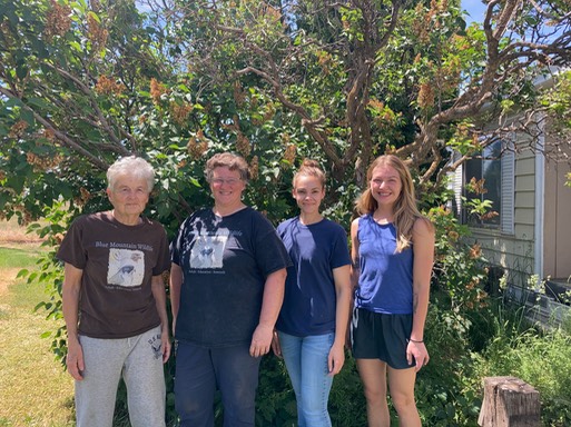 Lynn, Winniw, Samantha & Adrian